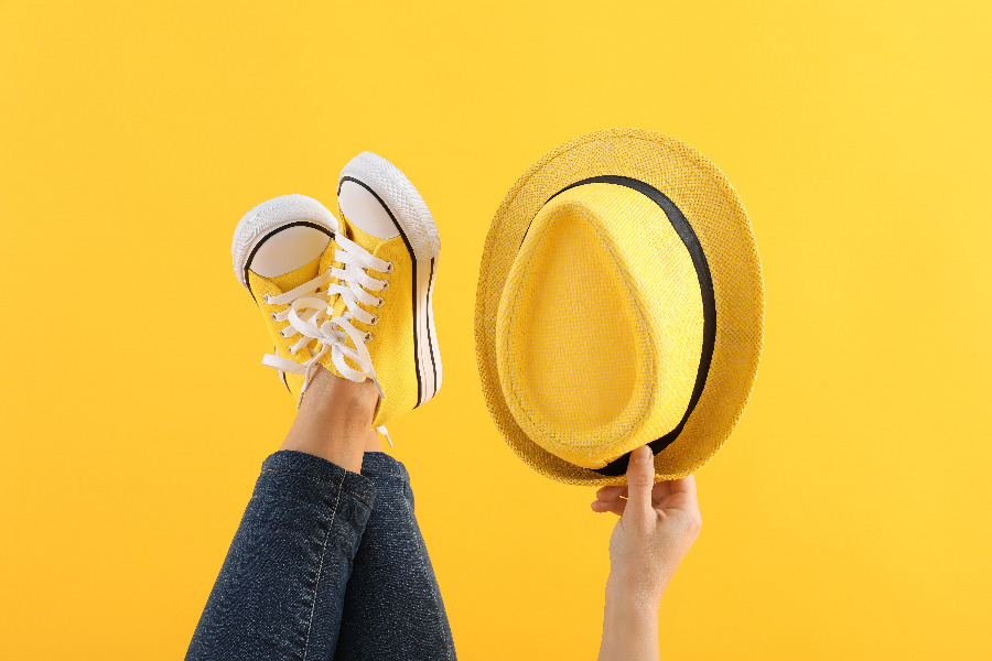 Cómo combinar zapatos amarillos o tacones amarillos